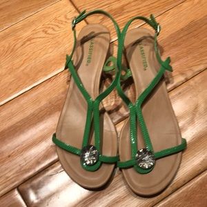 Flat sandals